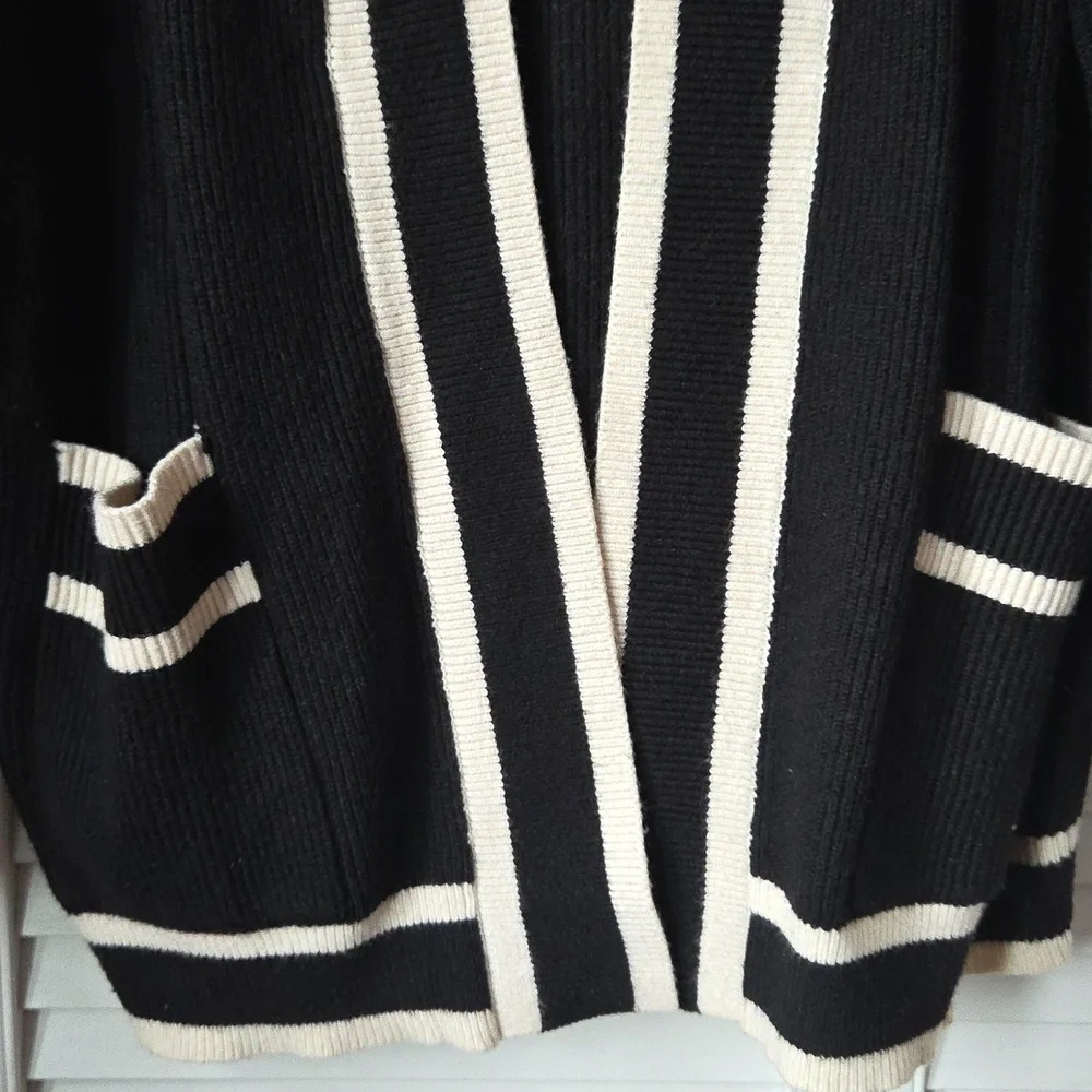 VICI Cream And Black Sweater With Pockets On Each Side. - Picture 4 of 6